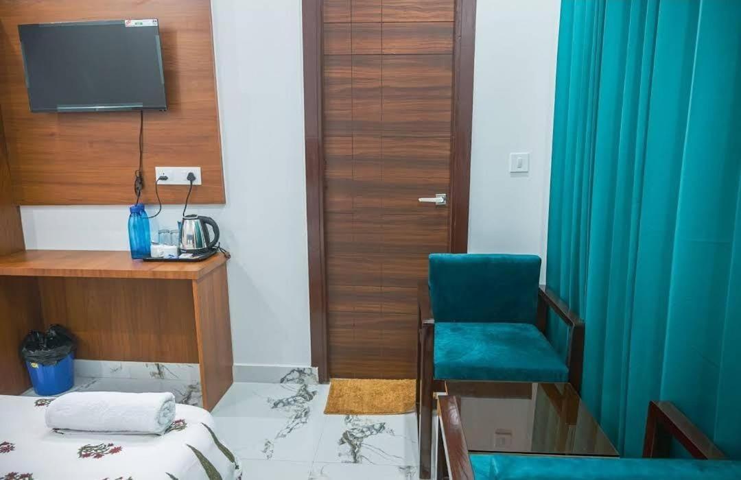 Hotel Parth Inn Rishīkesh 外观 照片