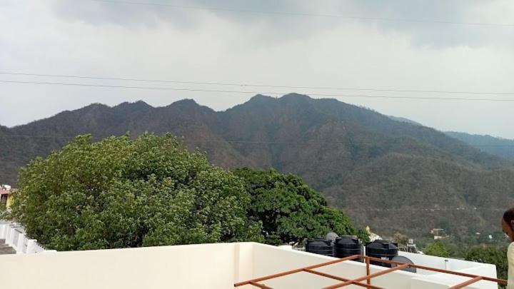 Hotel Parth Inn Rishīkesh 外观 照片